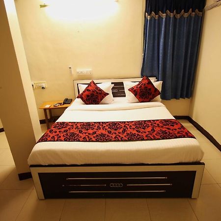 Oyo Hotel Blue Diamond Ahmedabad Luaran gambar
