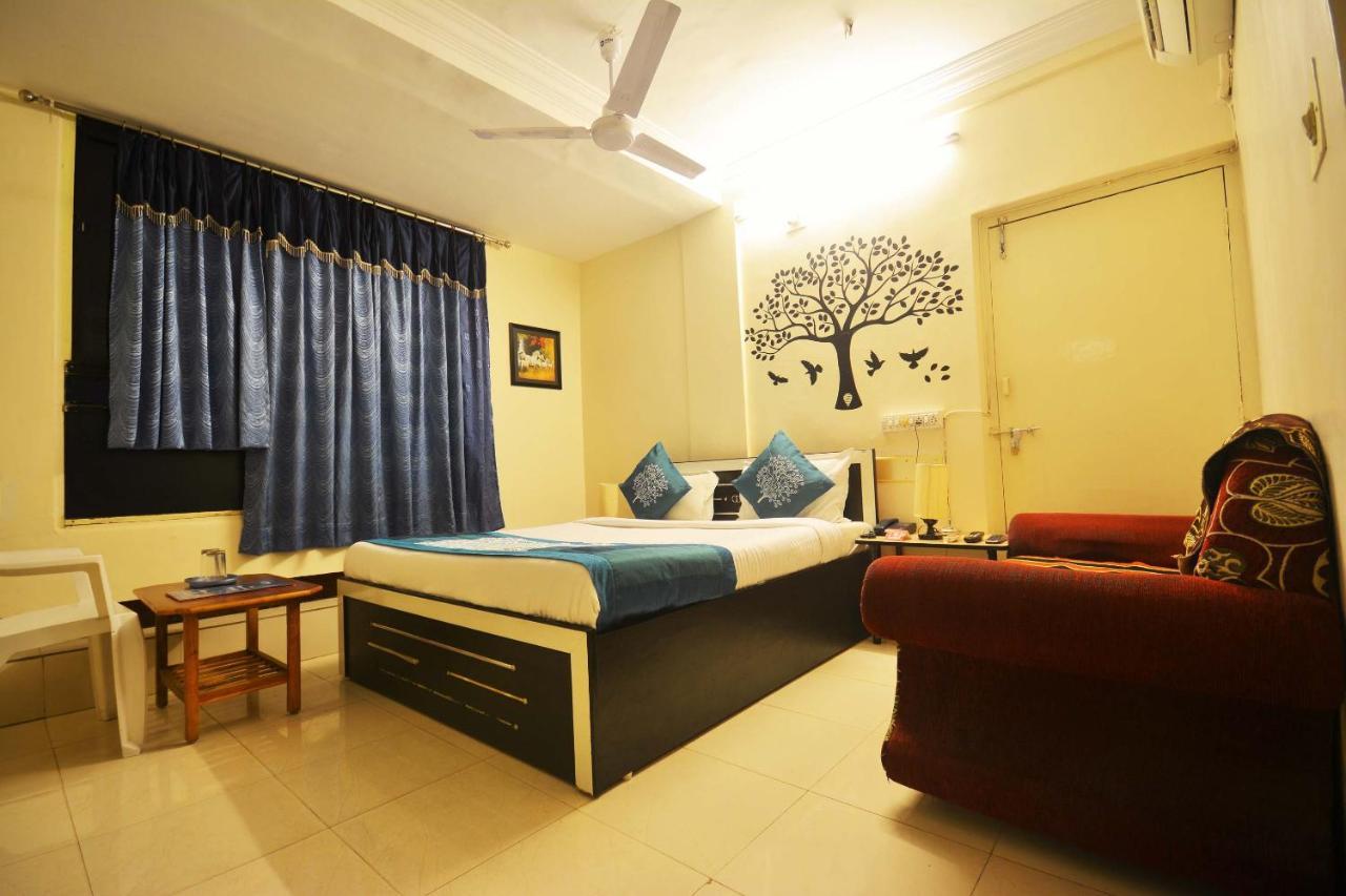 Oyo Hotel Blue Diamond Ahmedabad Luaran gambar