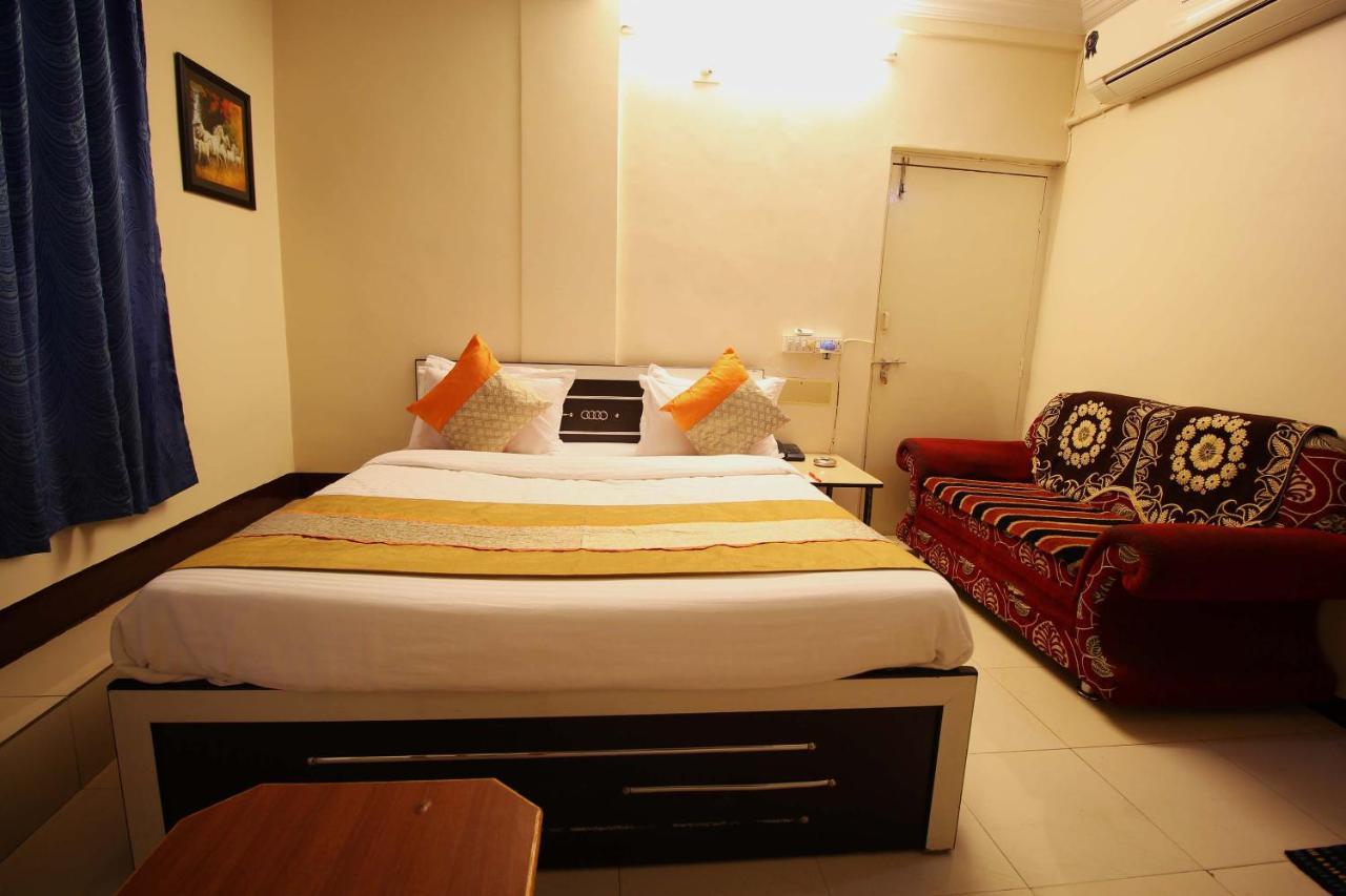 Oyo Hotel Blue Diamond Ahmedabad Luaran gambar