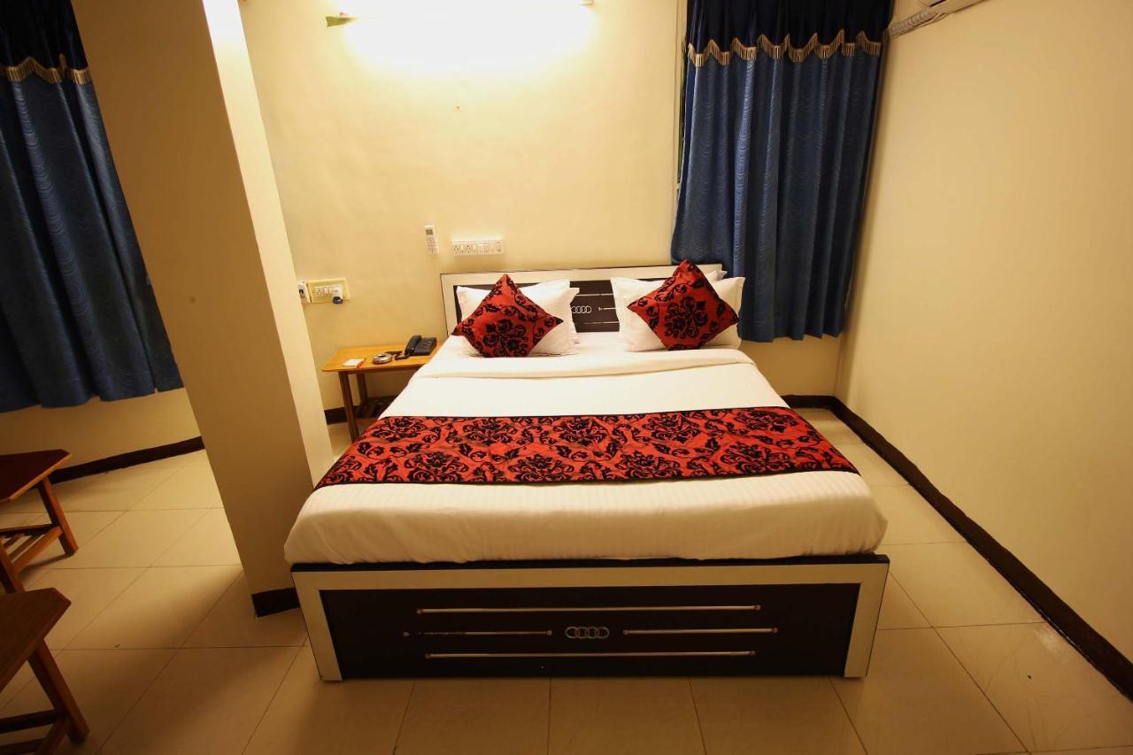 Oyo Hotel Blue Diamond Ahmedabad Luaran gambar